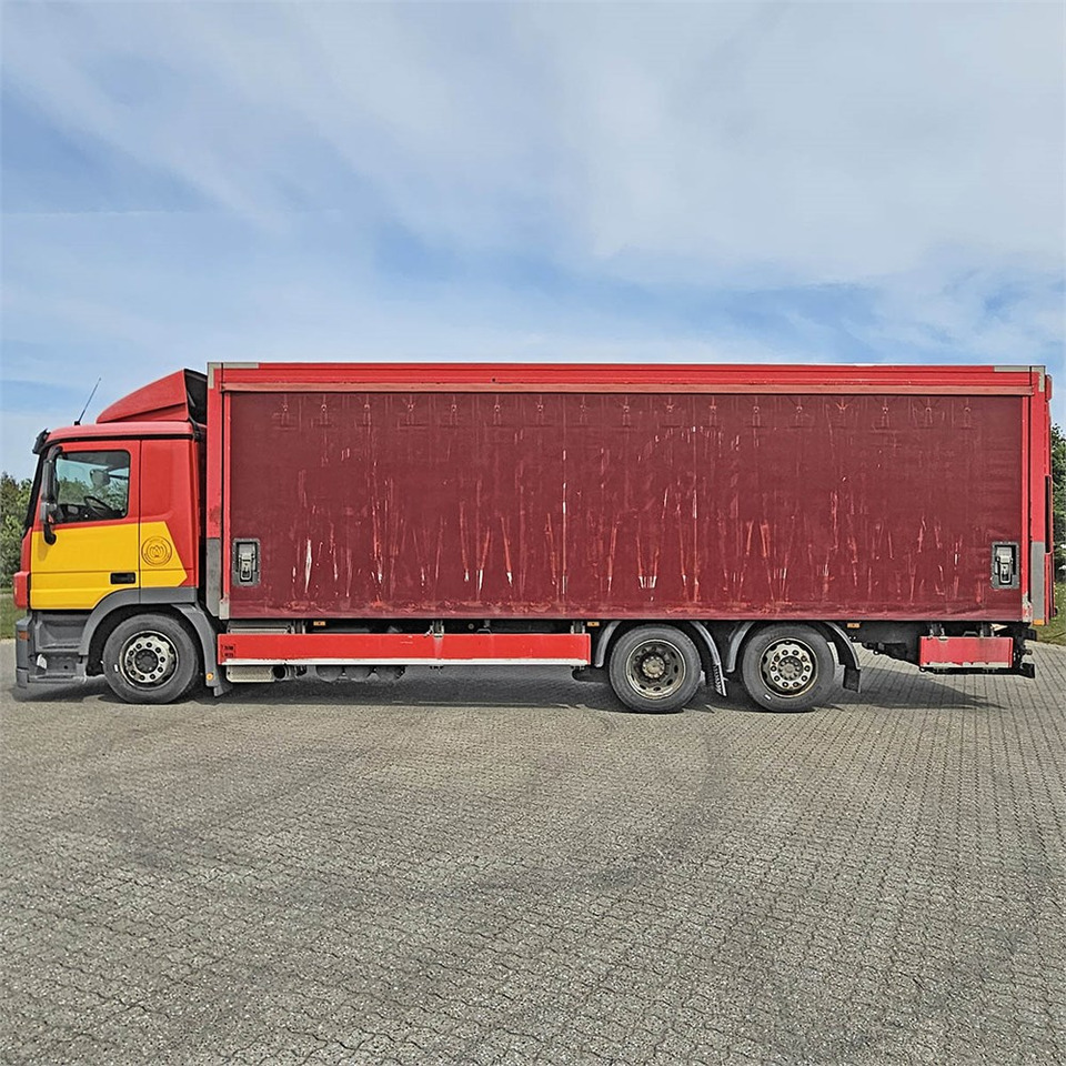 Mercedes Actros 2541 - Lastbil med skåp: bild 2 Mercedes Actros 2541 - Lastbil med skåp: bild 2