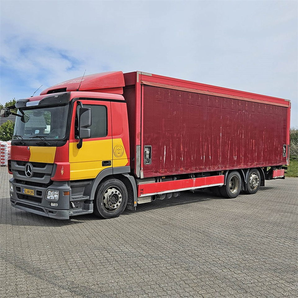 Mercedes Actros 2541 - Lastbil med skåp: bild 1 Mercedes Actros 2541 - Lastbil med skåp: bild 1