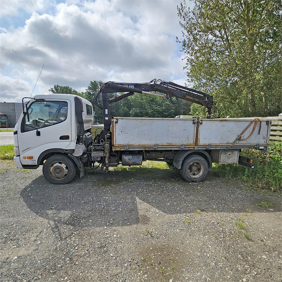 Toyota Dyna 200 - Flakbil: bild 2 Toyota Dyna 200 - Flakbil: bild 2