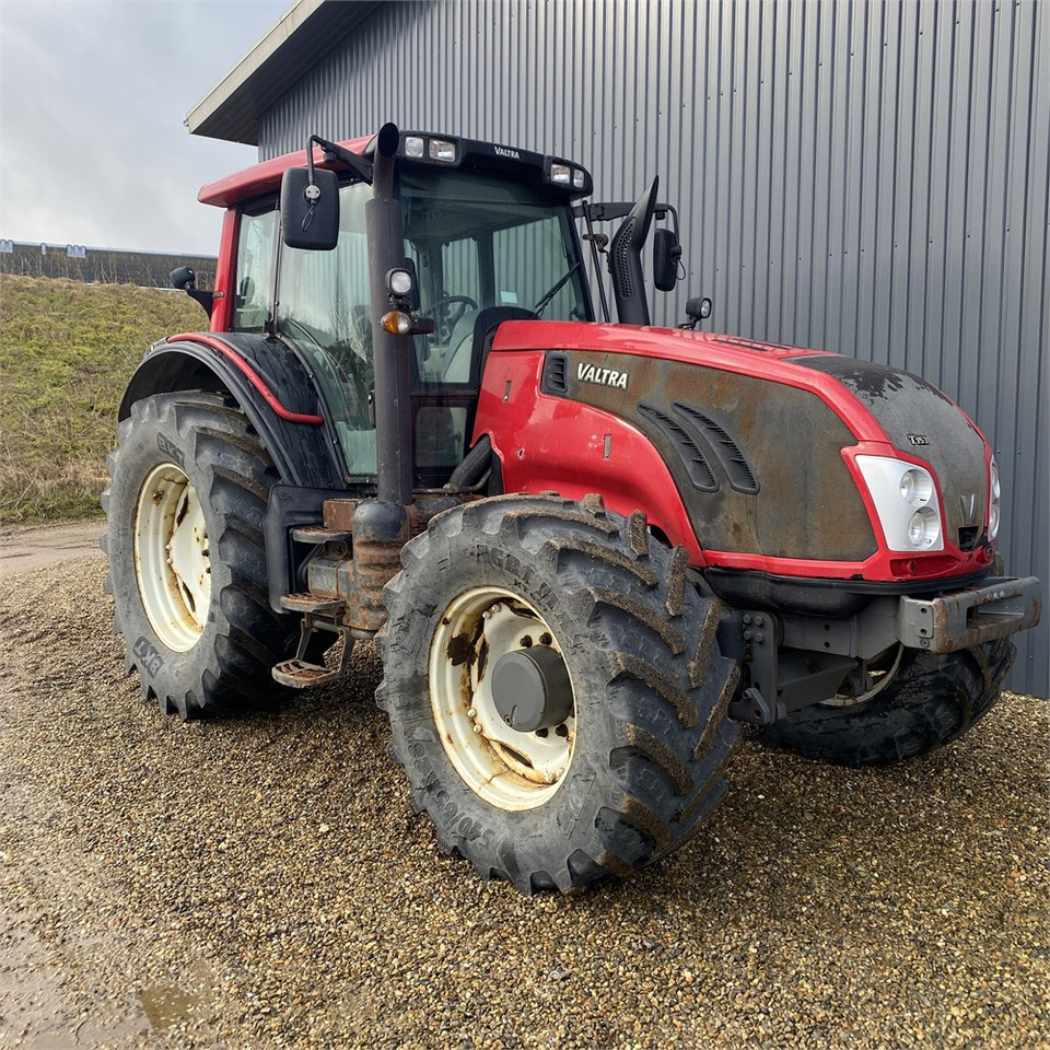 Valtra T 153 - Traktor: bild 1 Valtra T 153 - Traktor: bild 1