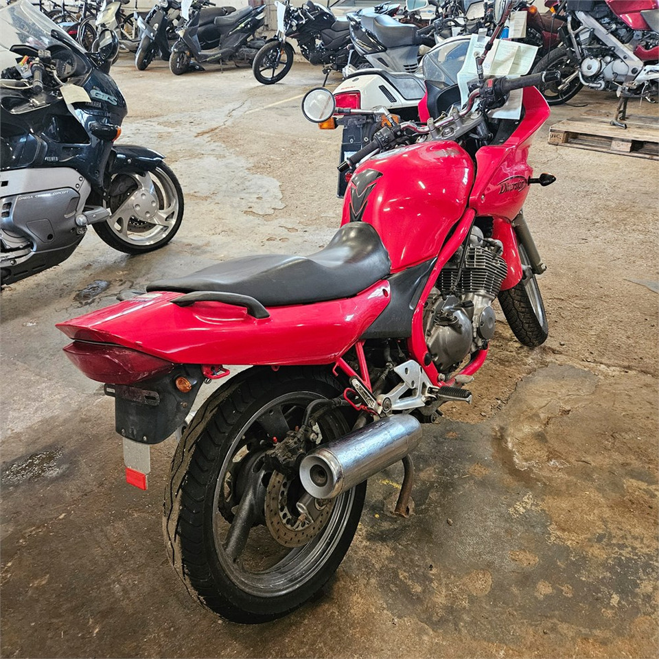 Yamaha XJ600 Diversion - Motorcykel: bild 5 Yamaha XJ600 Diversion - Motorcykel: bild 5