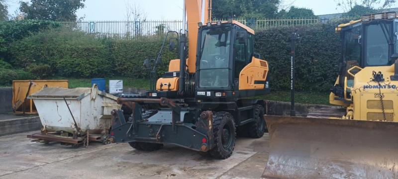 Hyundai HW 210 - Grävmaskin på däck: bild 2 Hyundai HW 210 - Grävmaskin på däck: bild 2