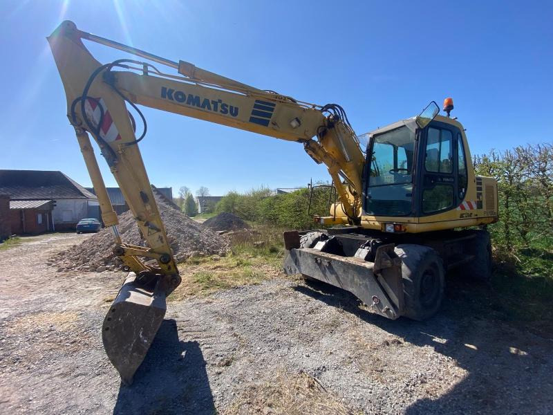 Komatsu PW 130ES-6K - Grävmaskin på däck: bild 1 Komatsu PW 130ES-6K - Grävmaskin på däck: bild 1