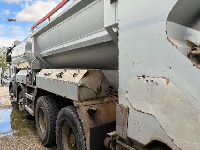 Renault GRAVILLONNEUSE RGS - Bitumenspridare: bild 3 Renault GRAVILLONNEUSE RGS - Bitumenspridare: bild 3