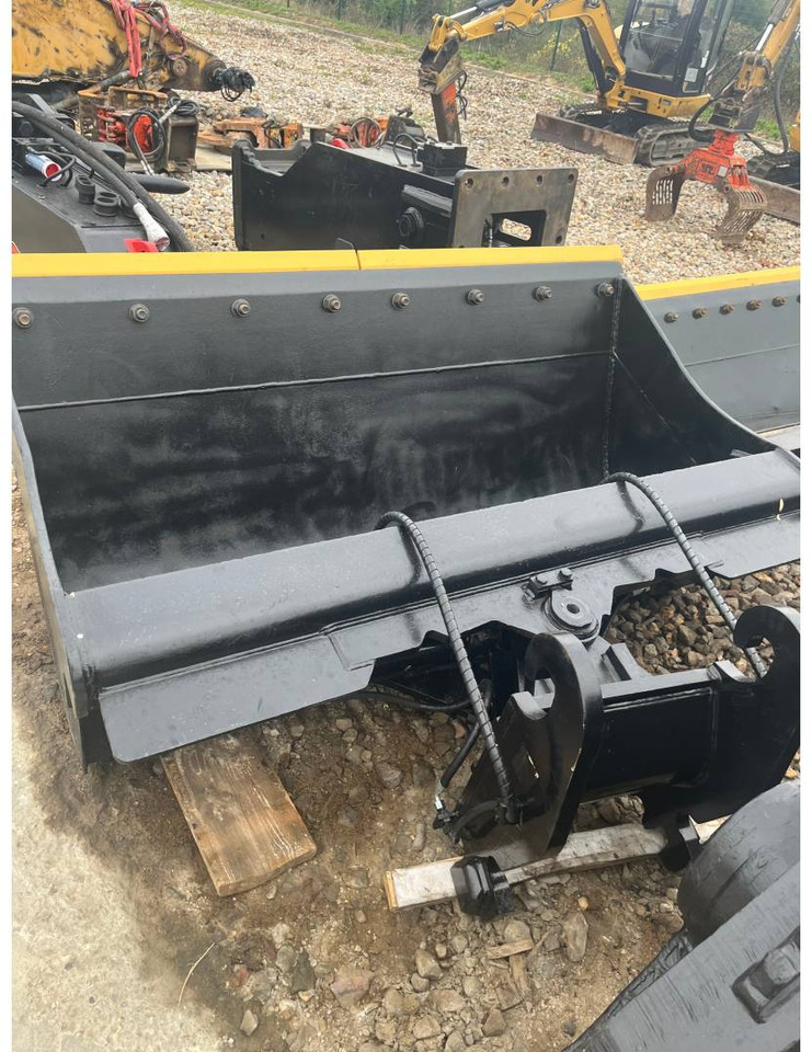 CAT GODET/ANGULAIRE/CW40S/2000MM/ 1.2M3 - Grävmaskinsskopa: bild 1 CAT GODET/ANGULAIRE/CW40S/2000MM/ 1.2M3 - Grävmaskinsskopa: bild 1