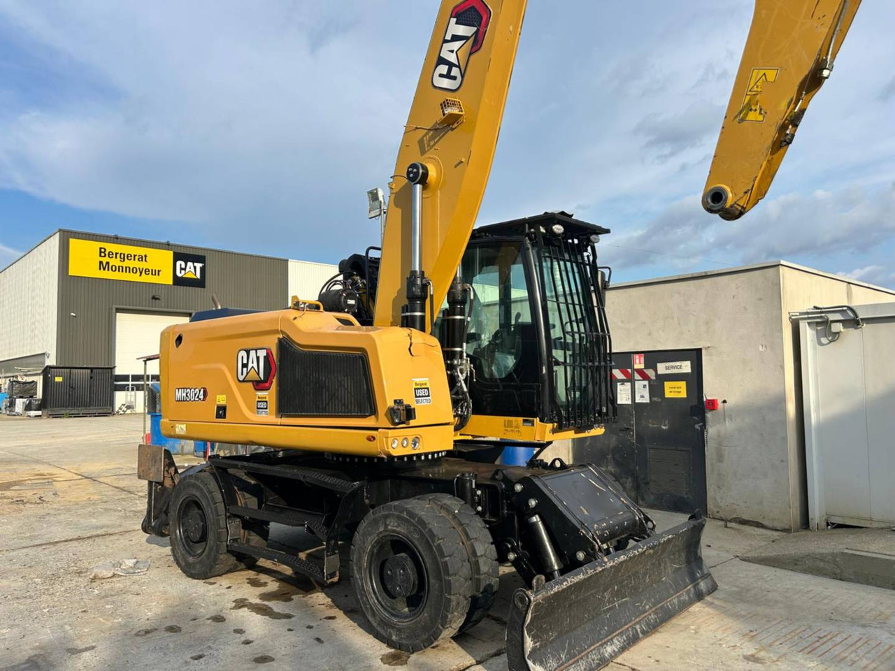 CAT MH3024-1 - Grävmaskin på däck: bild 2 CAT MH3024-1 - Grävmaskin på däck: bild 2