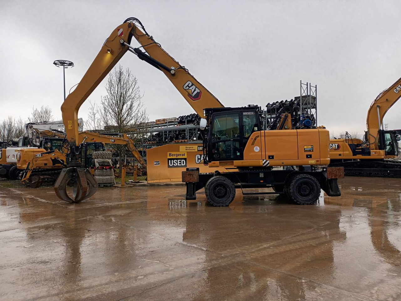 CAT MH3024-1 - Grävmaskin på däck: bild 1 CAT MH3024-1 - Grävmaskin på däck: bild 1