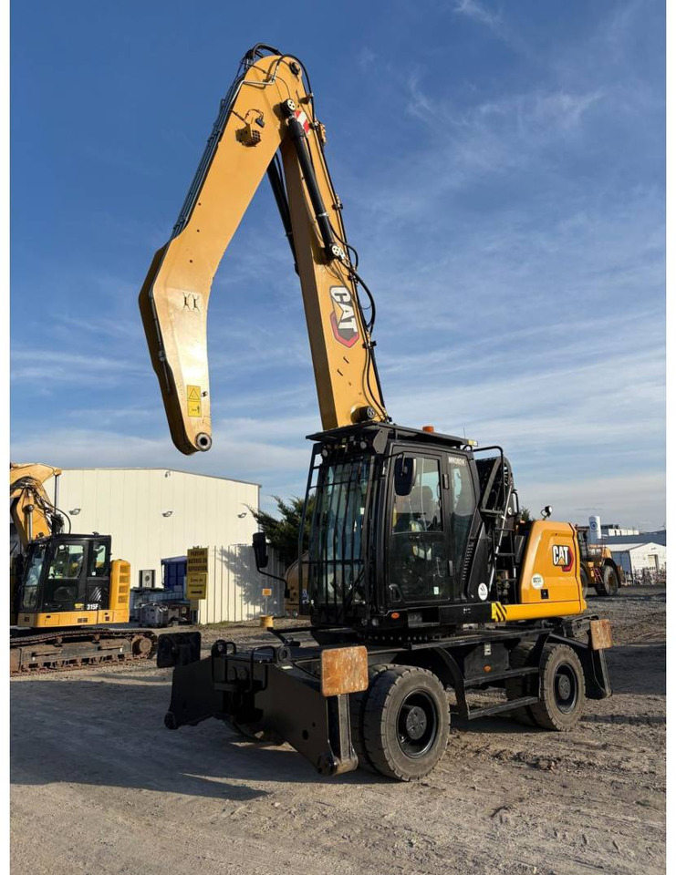 CAT MH3024 - Grävmaskin på däck: bild 1 CAT MH3024 - Grävmaskin på däck: bild 1