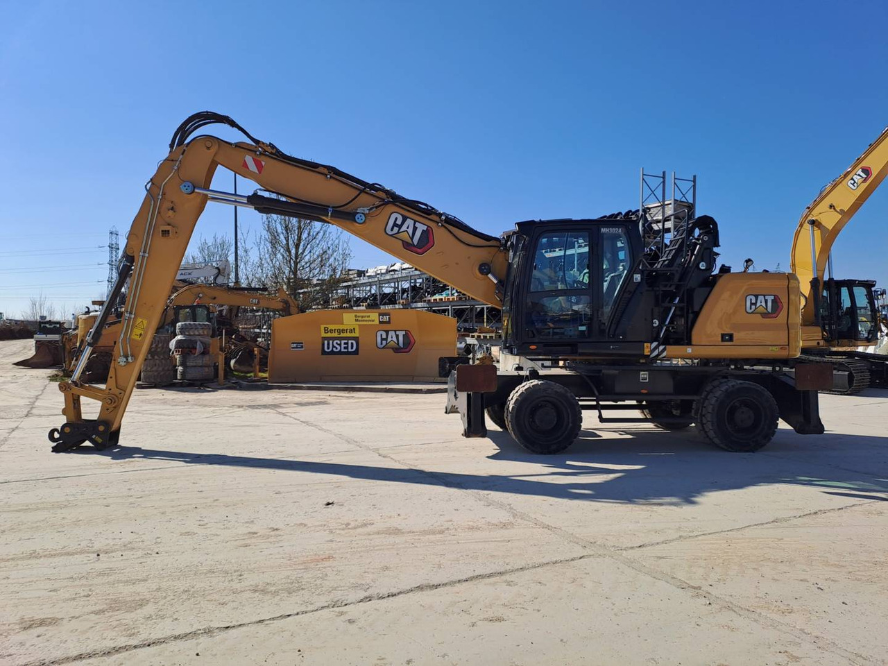 CAT MH3024 - Grävmaskin på däck: bild 2 CAT MH3024 - Grävmaskin på däck: bild 2