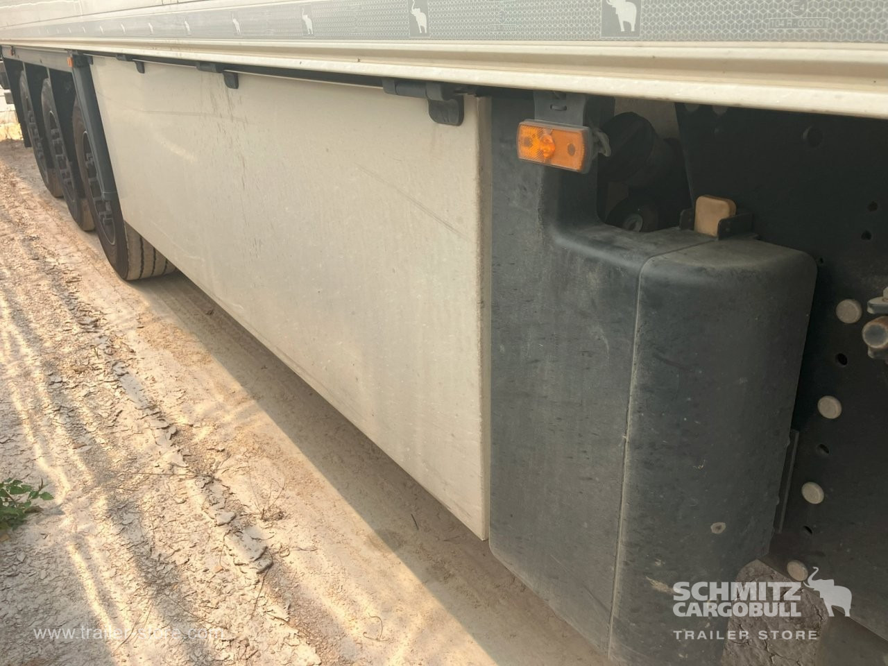 SCHMITZ Semiremolque Frigo Standard Double deck - Isotermiska semitrailer: bild 2 SCHMITZ Semiremolque Frigo Standard Double deck - Isotermiska semitrailer: bild 2