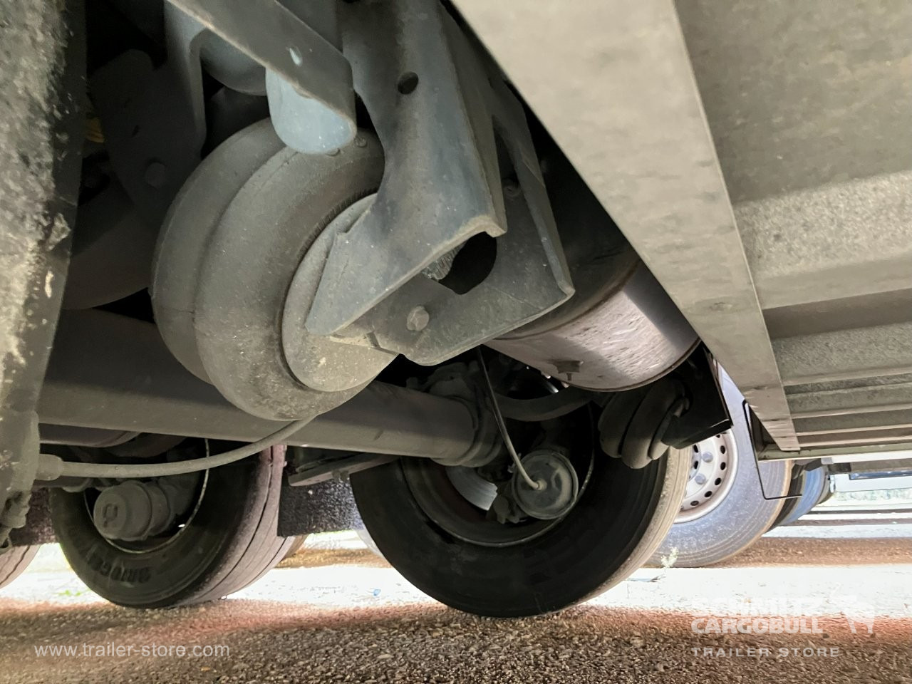 SCHMITZ Semiremolque Frigo Standard Double deck - Isotermiska semitrailer: bild 4 SCHMITZ Semiremolque Frigo Standard Double deck - Isotermiska semitrailer: bild 4