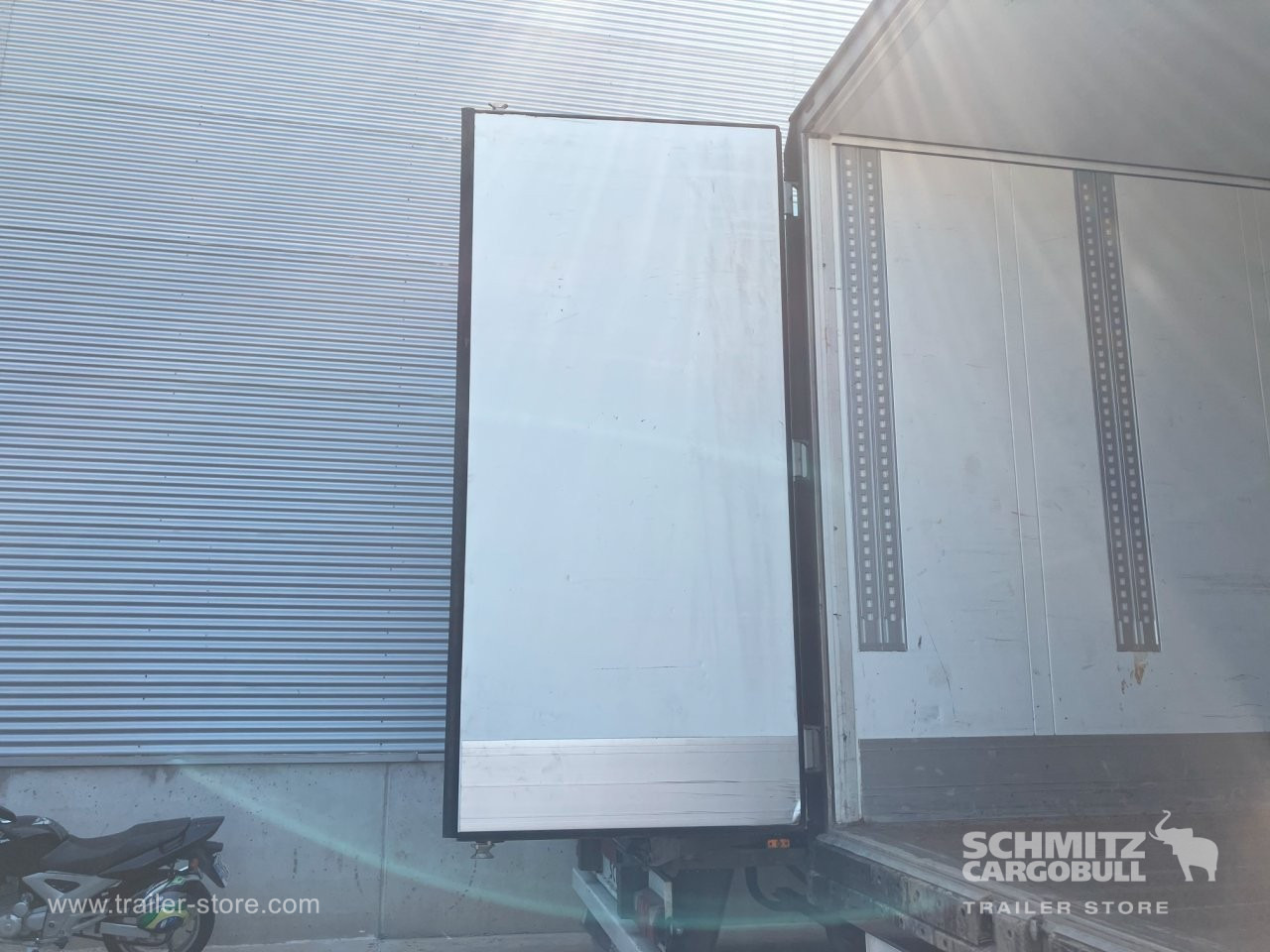 SCHMITZ Semiremolque Frigo Standard Double deck - Isotermiska semitrailer: bild 2 SCHMITZ Semiremolque Frigo Standard Double deck - Isotermiska semitrailer: bild 2