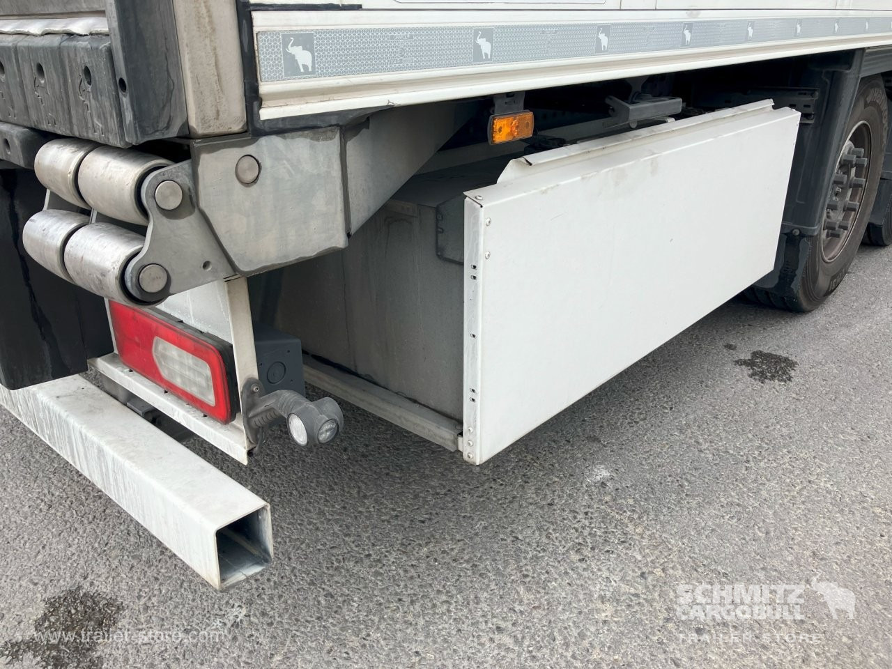 SCHMITZ Semiremolque Frigo Standard - Isotermiska semitrailer: bild 2 SCHMITZ Semiremolque Frigo Standard - Isotermiska semitrailer: bild 2
