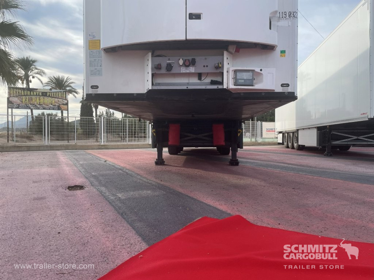 SCHMITZ Semiremolque Frigo Standard - Isotermiska semitrailer: bild 2 SCHMITZ Semiremolque Frigo Standard - Isotermiska semitrailer: bild 2