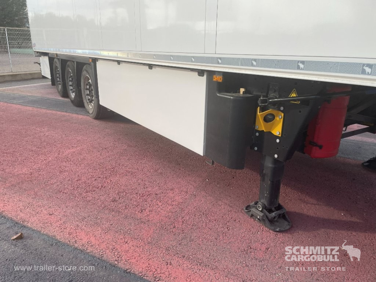SCHMITZ Semiremolque Frigo Standard - Isotermiska semitrailer: bild 3 SCHMITZ Semiremolque Frigo Standard - Isotermiska semitrailer: bild 3