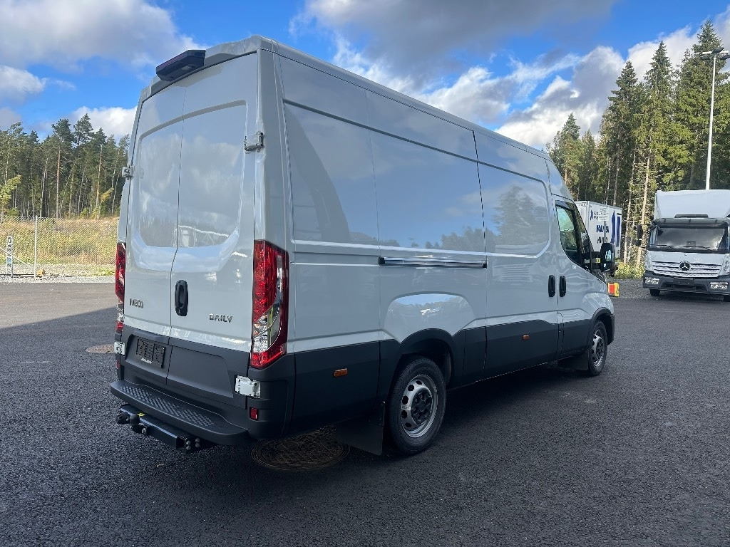 Iveco Daily 35S16A8 12m3 k-auto - Skåpbil: bild 4 Iveco Daily 35S16A8 12m3 k-auto - Skåpbil: bild 4