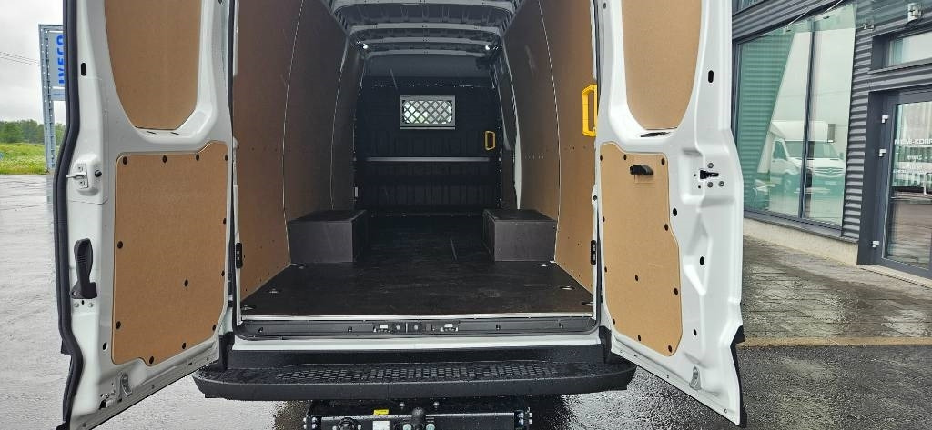 Iveco Daily 50C18A8V 16m3 - Skåpbil: bild 4 Iveco Daily 50C18A8V 16m3 - Skåpbil: bild 4