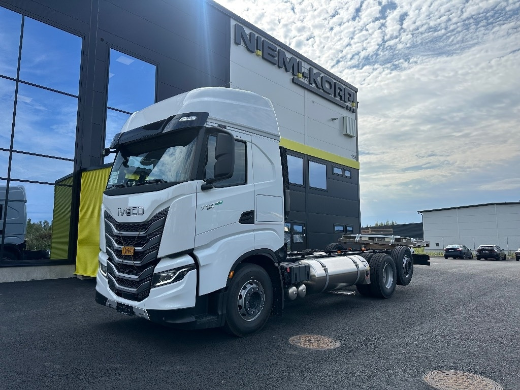 Iveco S-Way AS26S50 NP 2xLNG 6x2*4 - Chassi lastbil: bild 1 Iveco S-Way AS26S50 NP 2xLNG 6x2*4 - Chassi lastbil: bild 1