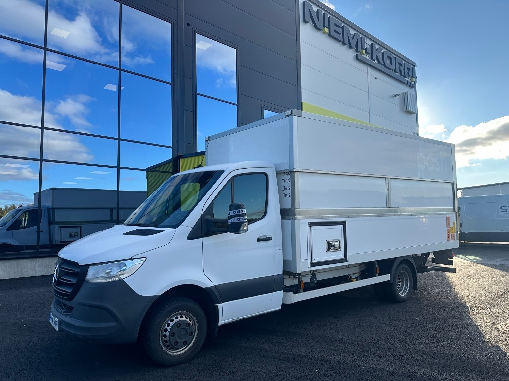 Mercedes-Benz Sprinter 516 Nouseva kori - Volymskåp: bild 1 Mercedes-Benz Sprinter 516 Nouseva kori - Volymskåp: bild 1