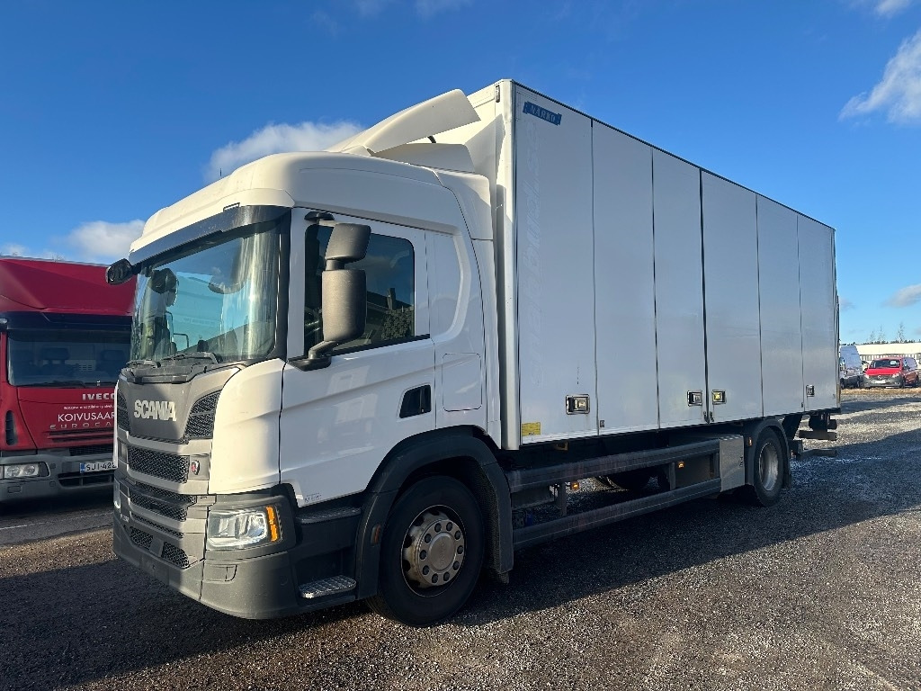 Scania P250 - Lastbil med skåp: bild 1 Scania P250 - Lastbil med skåp: bild 1