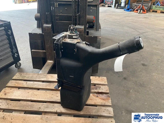 MAN Adblue – Urea tank MAN 81.15400-6185 - AdBlue tank för Lastbil: bild 1 MAN Adblue – Urea tank MAN 81.15400-6185 - AdBlue tank för Lastbil: bild 1