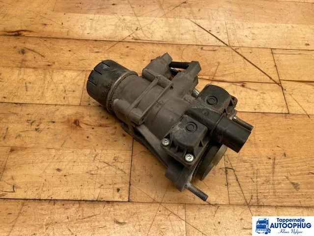 MAN Fod bremse ventil – MAN 81.52130-6298 - Elektriskt system för Lastbil: bild 1 MAN Fod bremse ventil – MAN 81.52130-6298 - Elektriskt system för Lastbil: bild 1