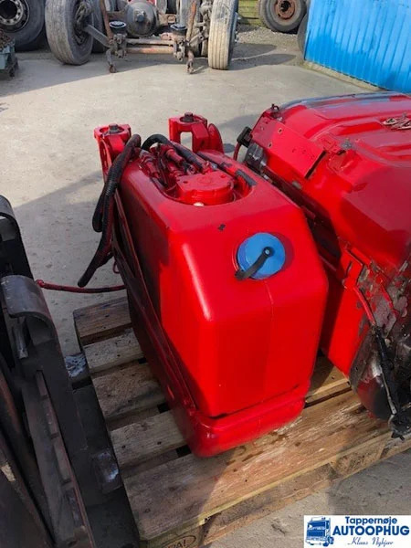 Scania Adblue tank / Reductant tank P/N: 2244863 - AdBlue tank för Lastbil: bild 1 Scania Adblue tank / Reductant tank P/N: 2244863 - AdBlue tank för Lastbil: bild 1