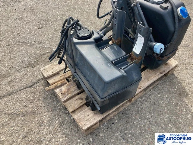 Scania adblue tank – reductant tank Scania 2196094 - AdBlue tank för Lastbil: bild 2 Scania adblue tank – reductant tank Scania 2196094 - AdBlue tank för Lastbil: bild 2