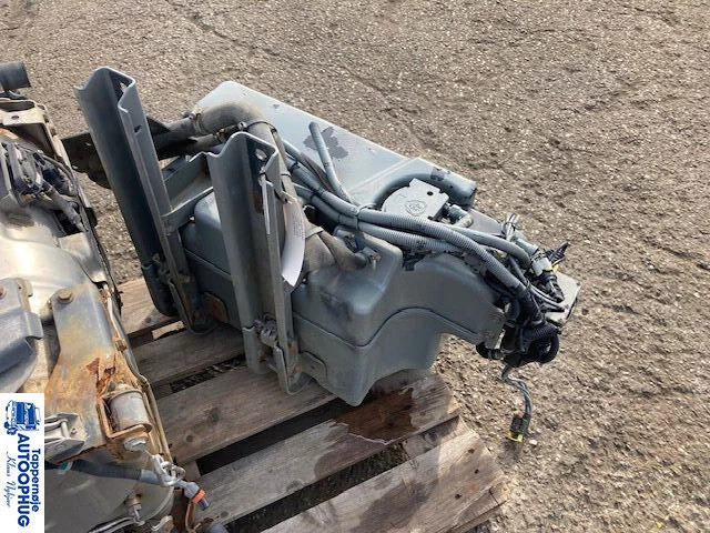 Scania adblue tank – reductant tank Scania 2196094 - AdBlue tank för Lastbil: bild 2 Scania adblue tank – reductant tank Scania 2196094 - AdBlue tank för Lastbil: bild 2