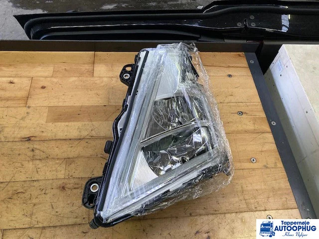 Volvo Headlamp LH – Volvo 23752664 - Elektriskt system för Lastbil: bild 1 Volvo Headlamp LH – Volvo 23752664 - Elektriskt system för Lastbil: bild 1