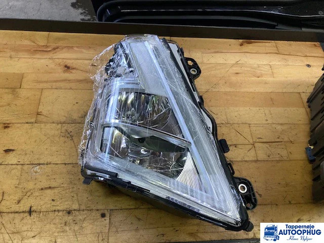 Volvo Headlamp RH – Volvo 23752660 - Elektriskt system för Lastbil: bild 1 Volvo Headlamp RH – Volvo 23752660 - Elektriskt system för Lastbil: bild 1