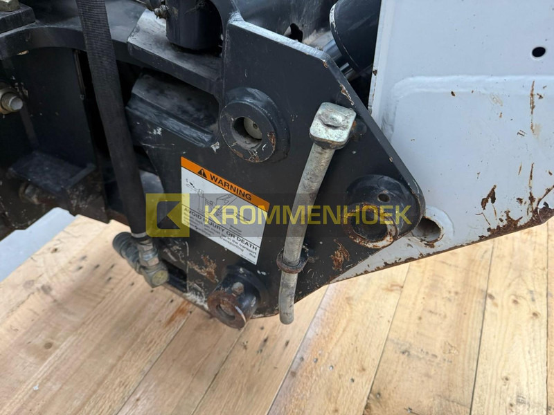 Kompaktlastare/ Slirstyrda lastare Bobcat 725 S Graafarm: bild 10 Kompaktlastare/ Slirstyrda lastare Bobcat 725 S Graafarm: bild 10