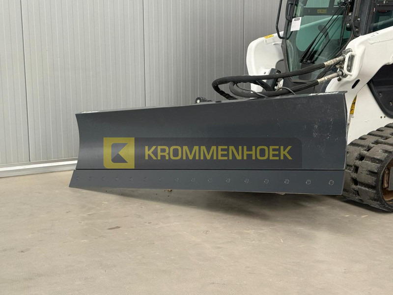 Bobcat 96 Dozer Blade 244 cm 6-weg blad - Schaktblad för Lastare: bild 3 Bobcat 96 Dozer Blade 244 cm 6-weg blad - Schaktblad för Lastare: bild 3