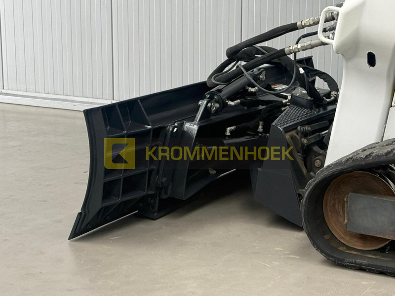 Bobcat 96 Dozer Blade 244 cm 6-weg blad - Schaktblad för Lastare: bild 5 Bobcat 96 Dozer Blade 244 cm 6-weg blad - Schaktblad för Lastare: bild 5