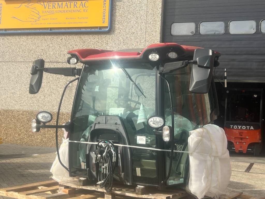 Case MAXXUM / PUMA - Hytt för Lantbruksmaskiner: bild 1 Case MAXXUM / PUMA - Hytt för Lantbruksmaskiner: bild 1