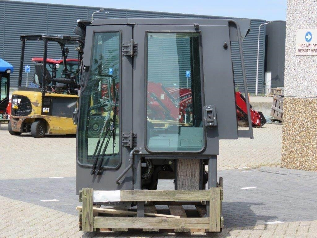 New Holland CE - Hytt för Byggmaskiner: bild 3 New Holland CE - Hytt för Byggmaskiner: bild 3