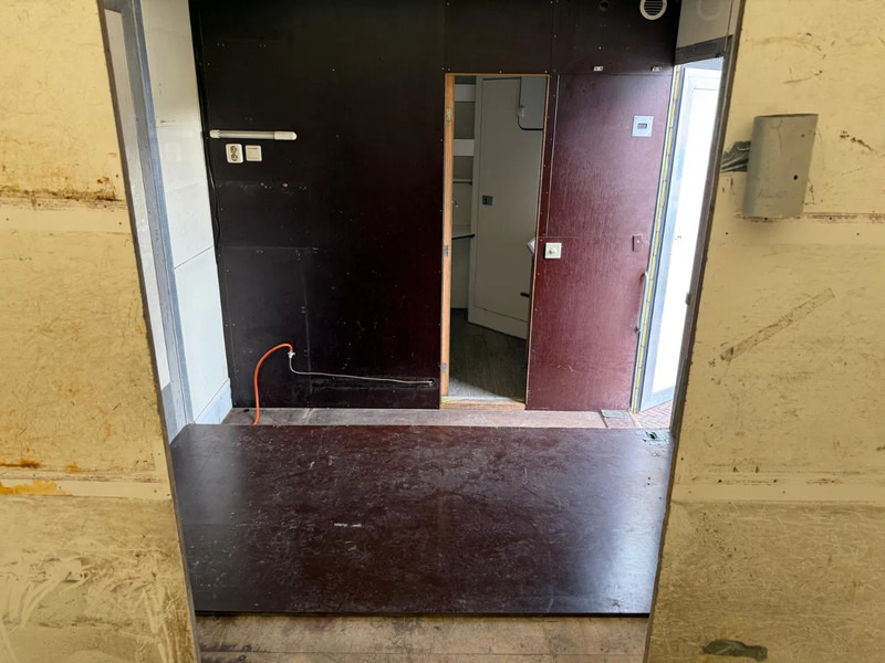 Volvo FL 12.240 Stand Airco / 2x bed / Douche / Heater / Without box - Lastbil med skåp: bild 4 Volvo FL 12.240 Stand Airco / 2x bed / Douche / Heater / Without box - Lastbil med skåp: bild 4