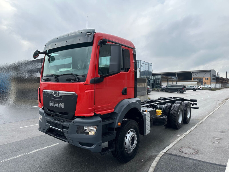 MAN TGS 33.400 6X4 BB CH - Chassi lastbil: bild 2 MAN TGS 33.400 6X4 BB CH - Chassi lastbil: bild 2