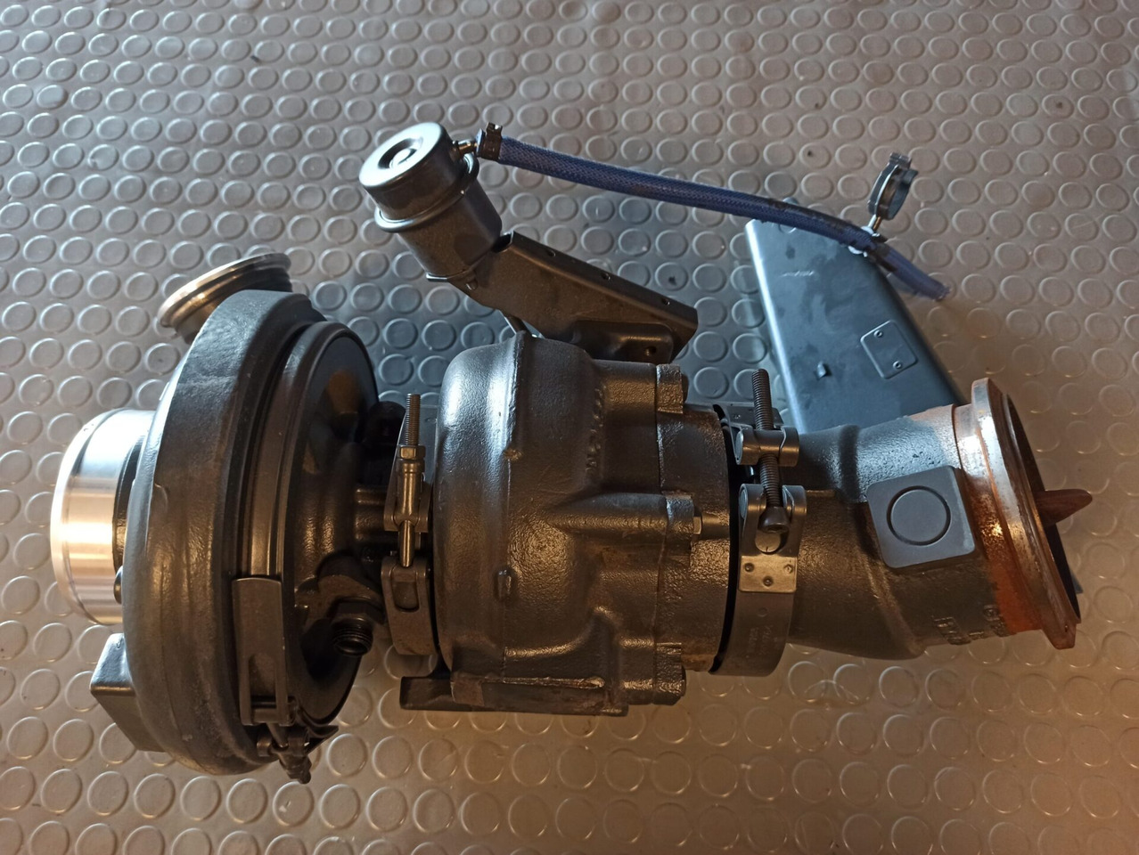 SCANIA TURBOCHARGER - 2126714 - Turbo för Lastbil: bild 1 SCANIA TURBOCHARGER - 2126714 - Turbo för Lastbil: bild 1