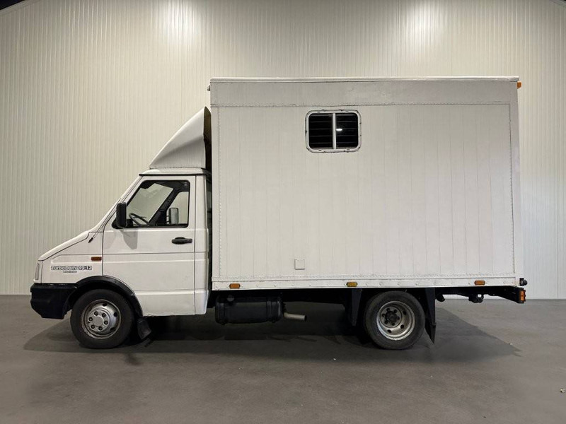 Iveco 49-12/35 - Hästbuss: bild 2 Iveco 49-12/35 - Hästbuss: bild 2