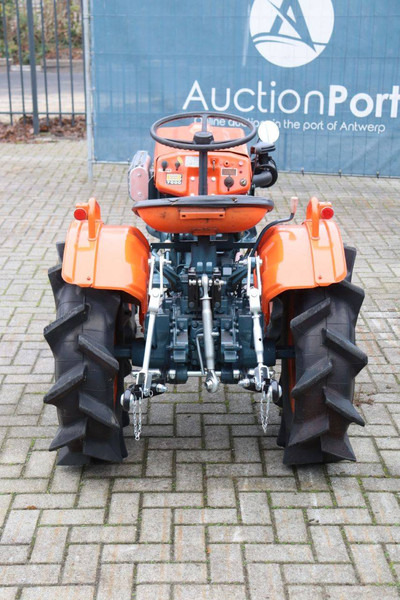 Kubota B7000 - Traktor: bild 5 Kubota B7000 - Traktor: bild 5