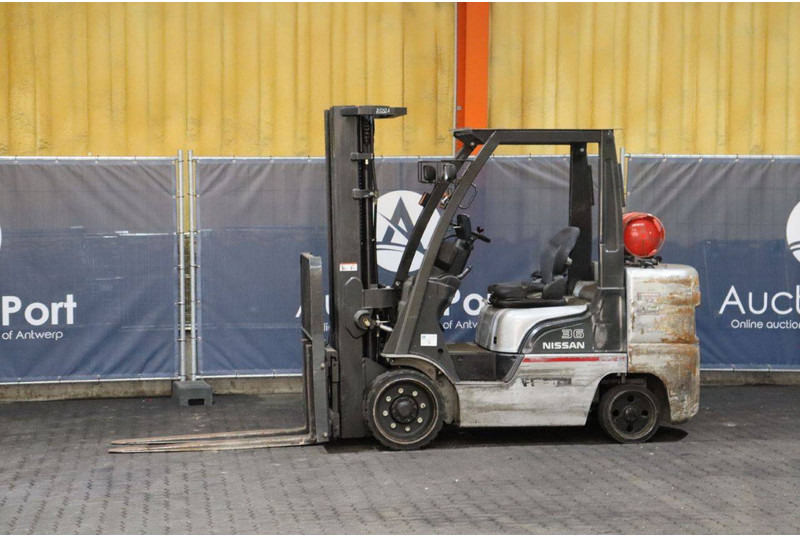 Nissan MC UG1F - Gasoltruck: bild 1 Nissan MC UG1F - Gasoltruck: bild 1