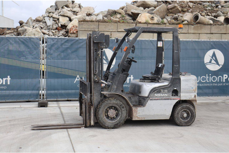 Nissan PL02 - Gasoltruck: bild 1 Nissan PL02 - Gasoltruck: bild 1