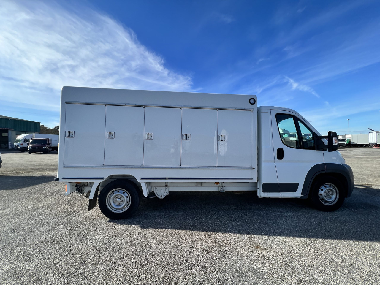 FUROGON  HELADERO CON PLACAS MERCEDES Y IVECO - Kylbil: bild 2 FUROGON  HELADERO CON PLACAS MERCEDES Y IVECO - Kylbil: bild 2