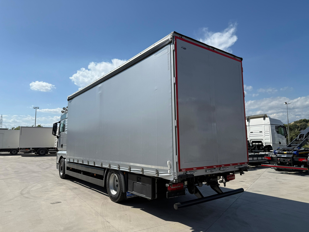 MAN 18.430 LL TGX E6 (Tauliner) - Kapellbil: bild 3 MAN 18.430 LL TGX E6 (Tauliner) - Kapellbil: bild 3