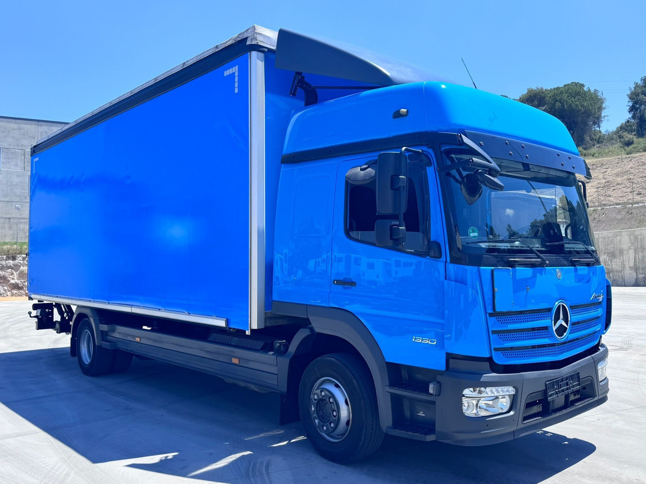 MERCEDES BENZ 13.30L Atego E6 (Tauliner) - Kapellbil: bild 2 MERCEDES BENZ 13.30L Atego E6 (Tauliner) - Kapellbil: bild 2