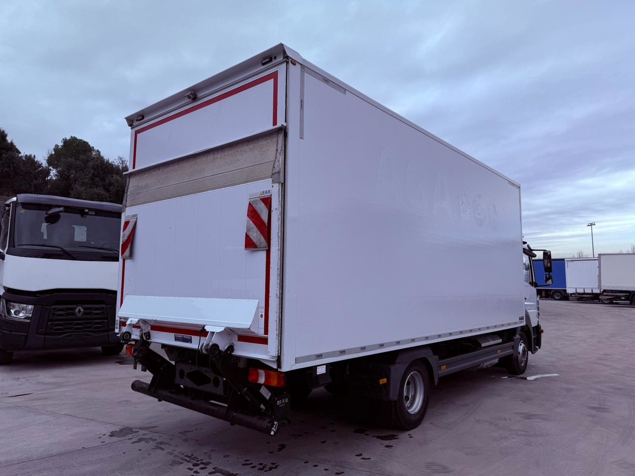 MERCEDES BENZ 9.21 Atego E6 (VAN) - Lastbil med skåp: bild 4 MERCEDES BENZ 9.21 Atego E6 (VAN) - Lastbil med skåp: bild 4
