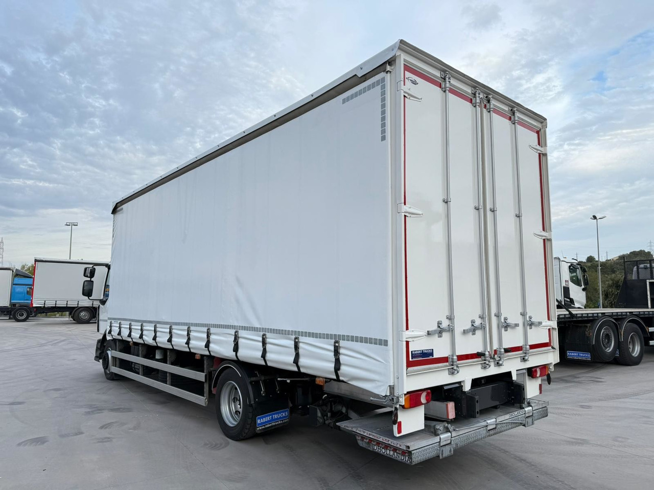 RENAULT D12.240 E6 (Tauliner) - Kapellbil: bild 4 RENAULT D12.240 E6 (Tauliner) - Kapellbil: bild 4