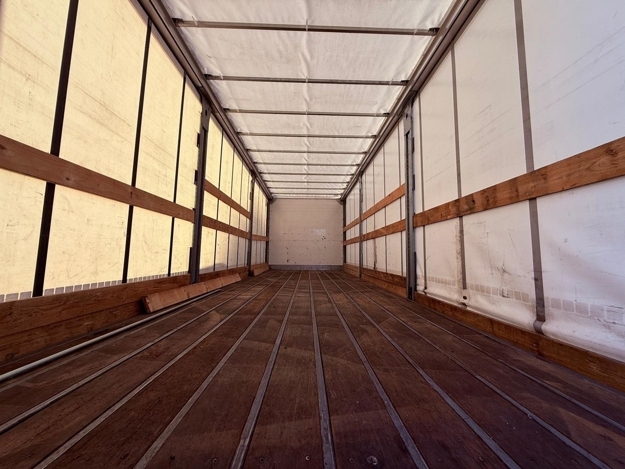 RENAULT D19.280 E6 (Tauliner) - Kapellbil: bild 5 RENAULT D19.280 E6 (Tauliner) - Kapellbil: bild 5