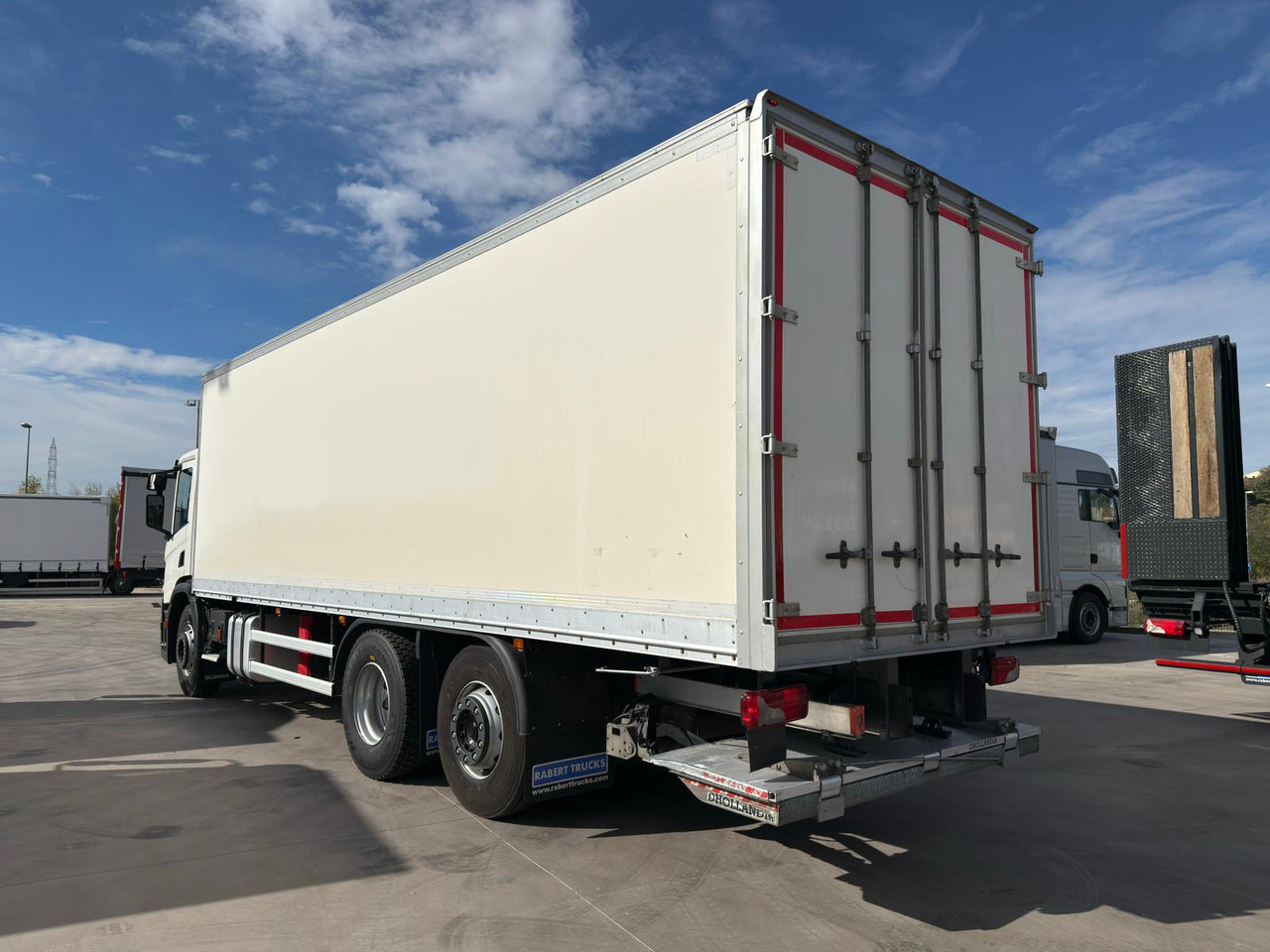 SCANIA P360 E6 (VAN) - Lastbil med skåp: bild 3 SCANIA P360 E6 (VAN) - Lastbil med skåp: bild 3